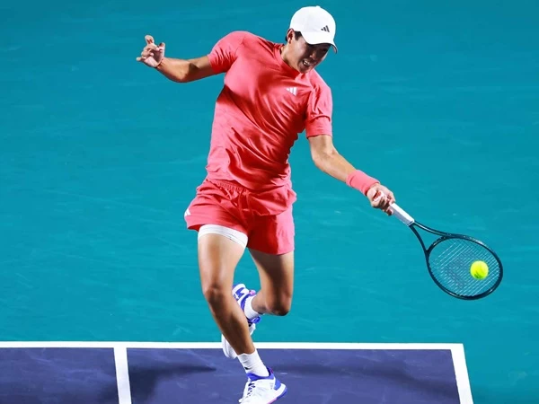 Petenis AS, Learner Tien berhasil mengklaim kemenangan terbaik dalam kariernya sampai saat ini setelah ia membungkam petenis peringkat 2 dunia, Alexander Zverev di Mexican Open, Acapulco musim 2025.