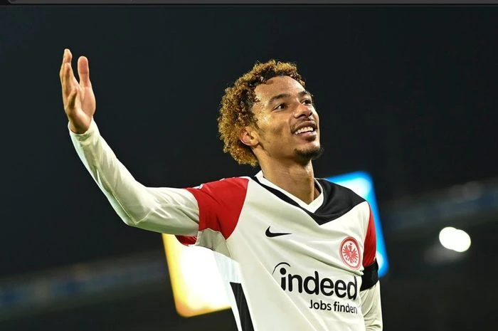 Ekitike Dulu Main Bareng Messi, Kini Sama Salah