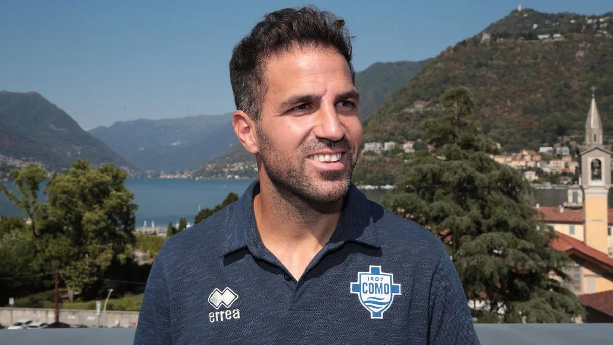 Cesc Fabregas Sadar Diri Masih Pemula, Belum Pantas Latih Barcelona