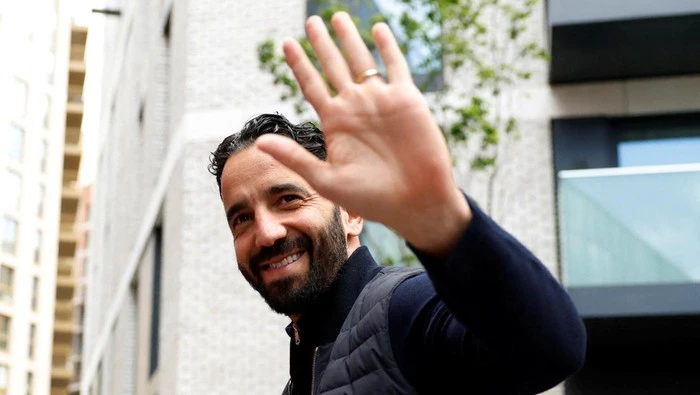 Klaim Aneh Carragher: Amorim Tak Dipecat MU karena... Tampan  