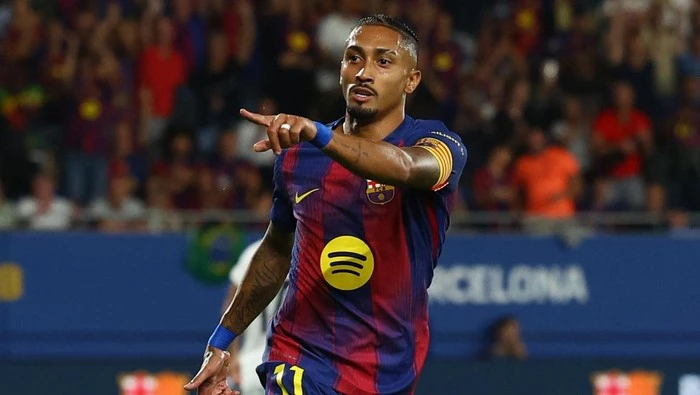 Raphinha Urung ke Arab Saudi, Hansi Flick Jadi Alasan Utama Bertahannya di Barcelona