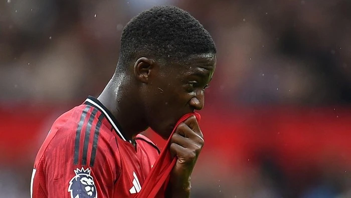 Kakak Mainoo Kena Tegur Legenda MU, Disebut Bertindak Bodoh